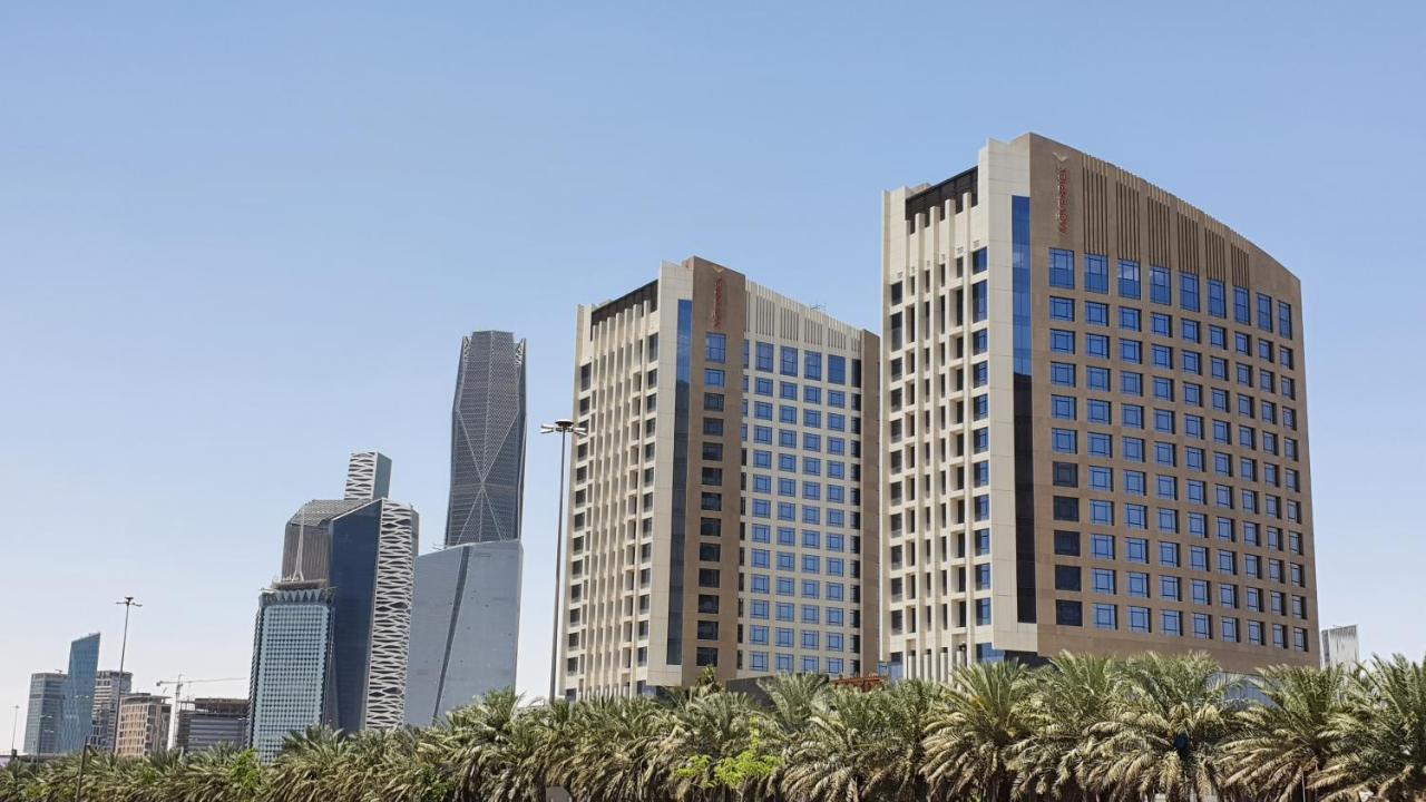 Movenpick Hotel And Residences Riaad Buitenkant foto Riyadh skyline