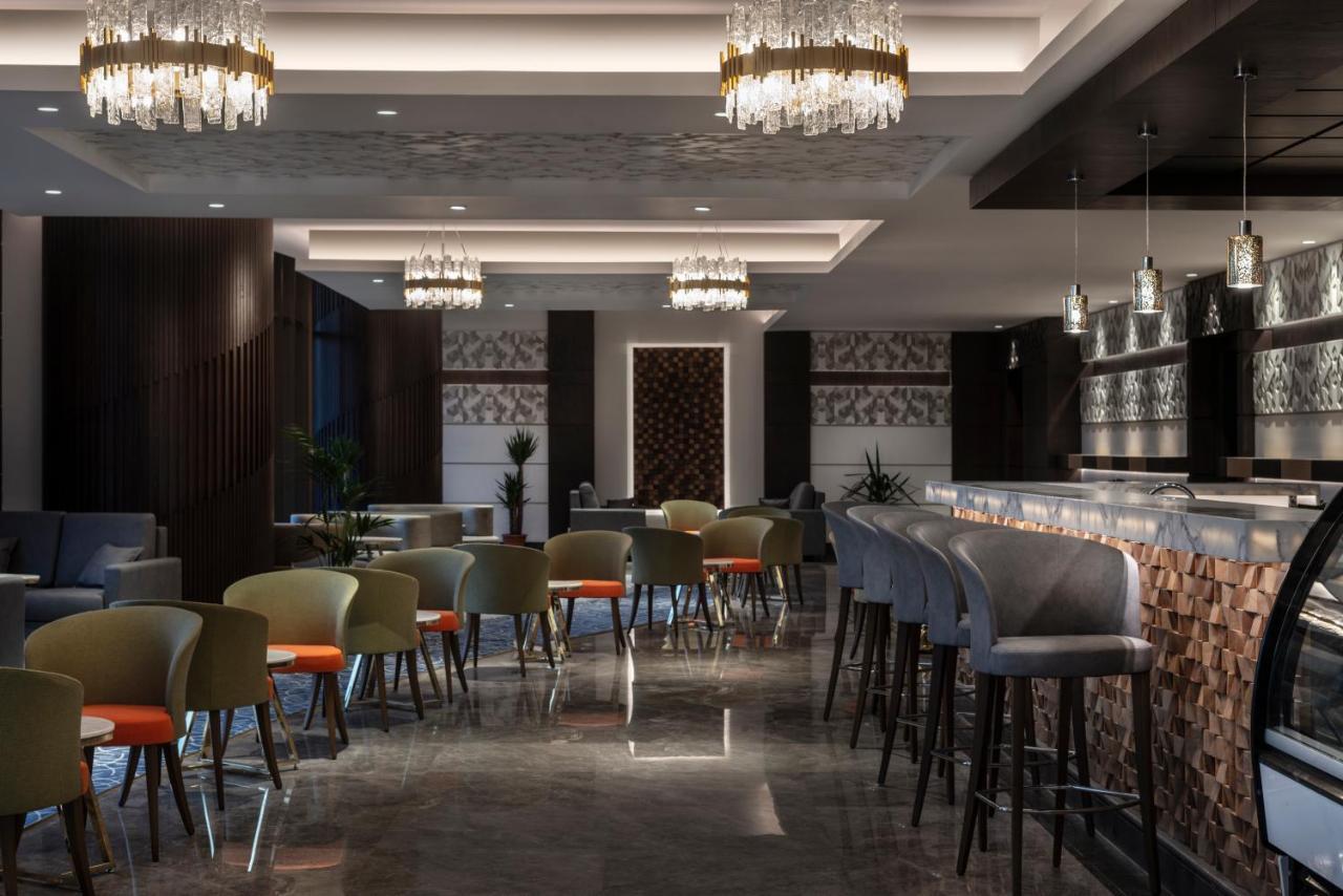 Movenpick Hotel And Residences Riaad Buitenkant foto The bar at the hotel