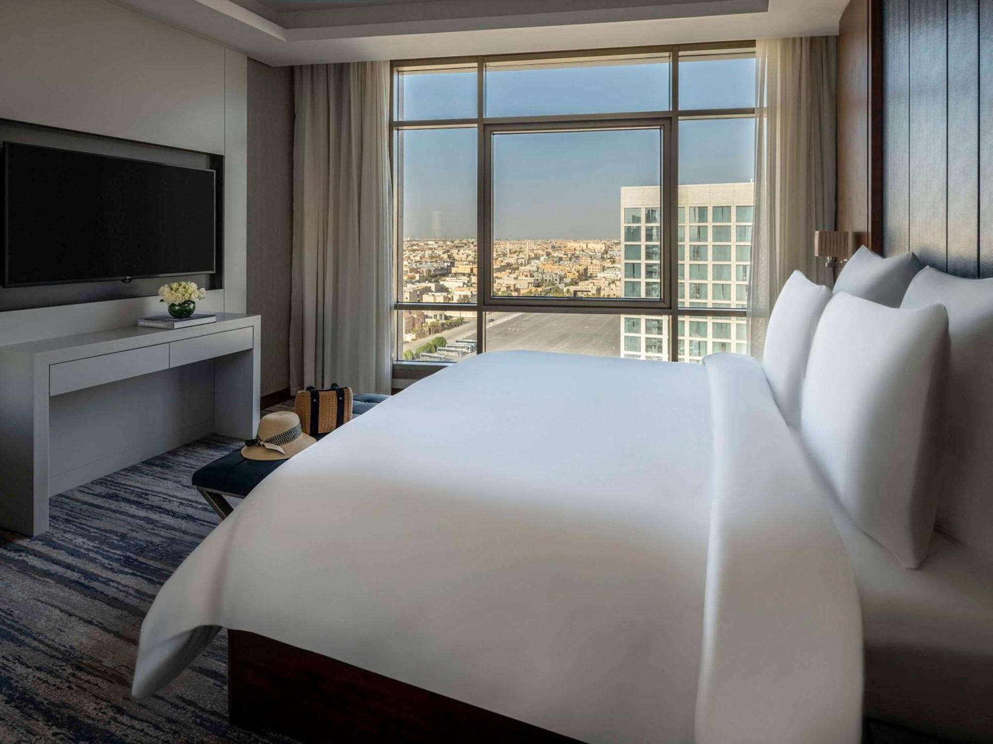 Movenpick Hotel And Residences Riaad Buitenkant foto A bedroom at the hotel