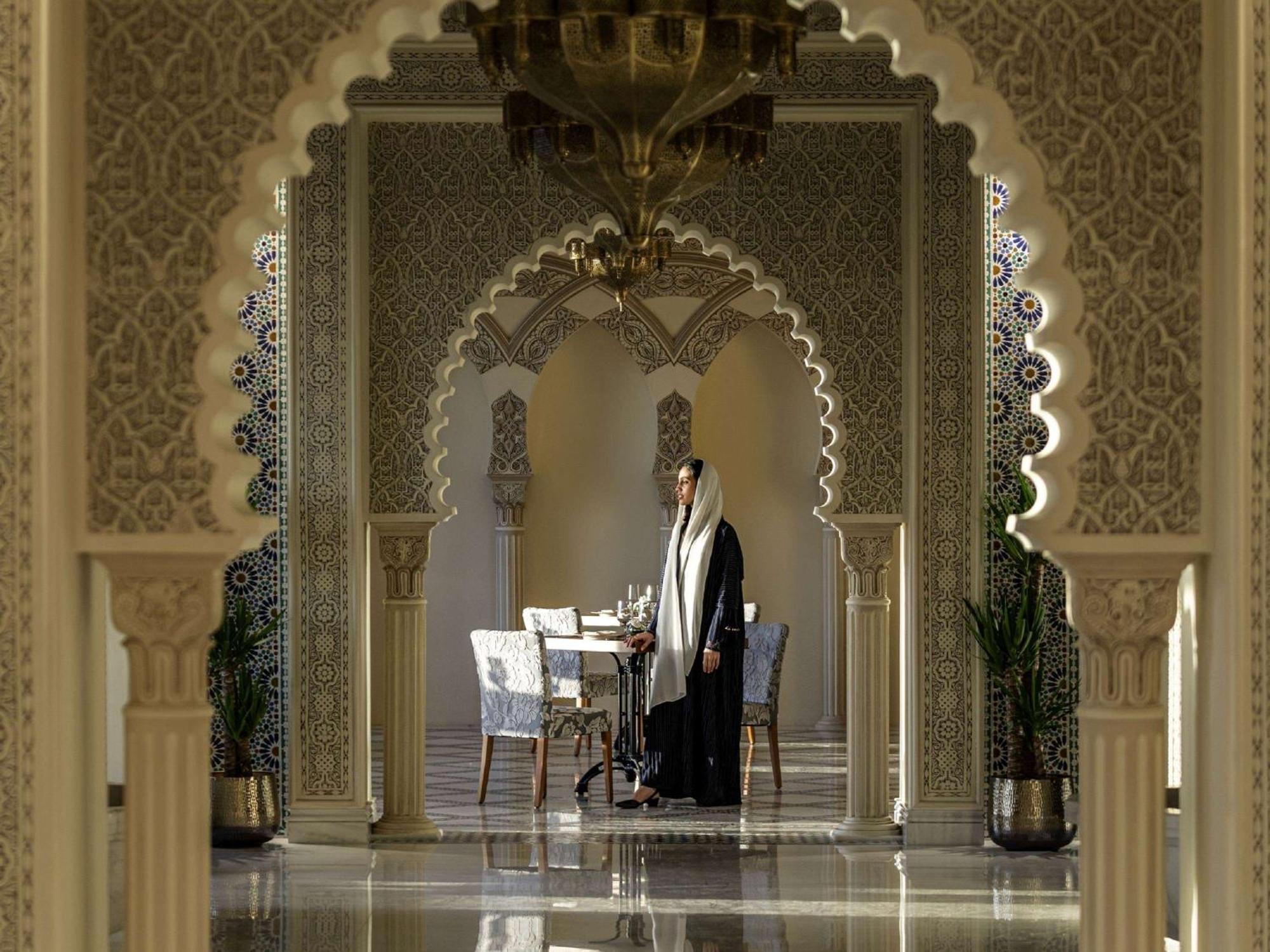 Movenpick Hotel And Residences Riaad Buitenkant foto The Palace Downtown lobby