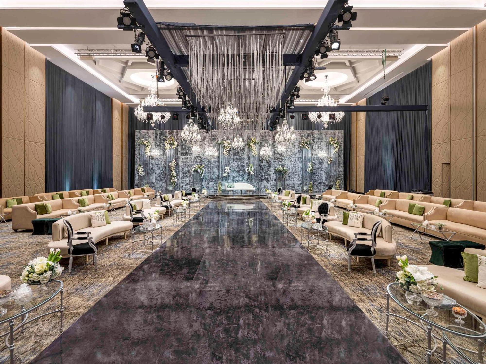 Movenpick Hotel And Residences Riaad Buitenkant foto The ballroom