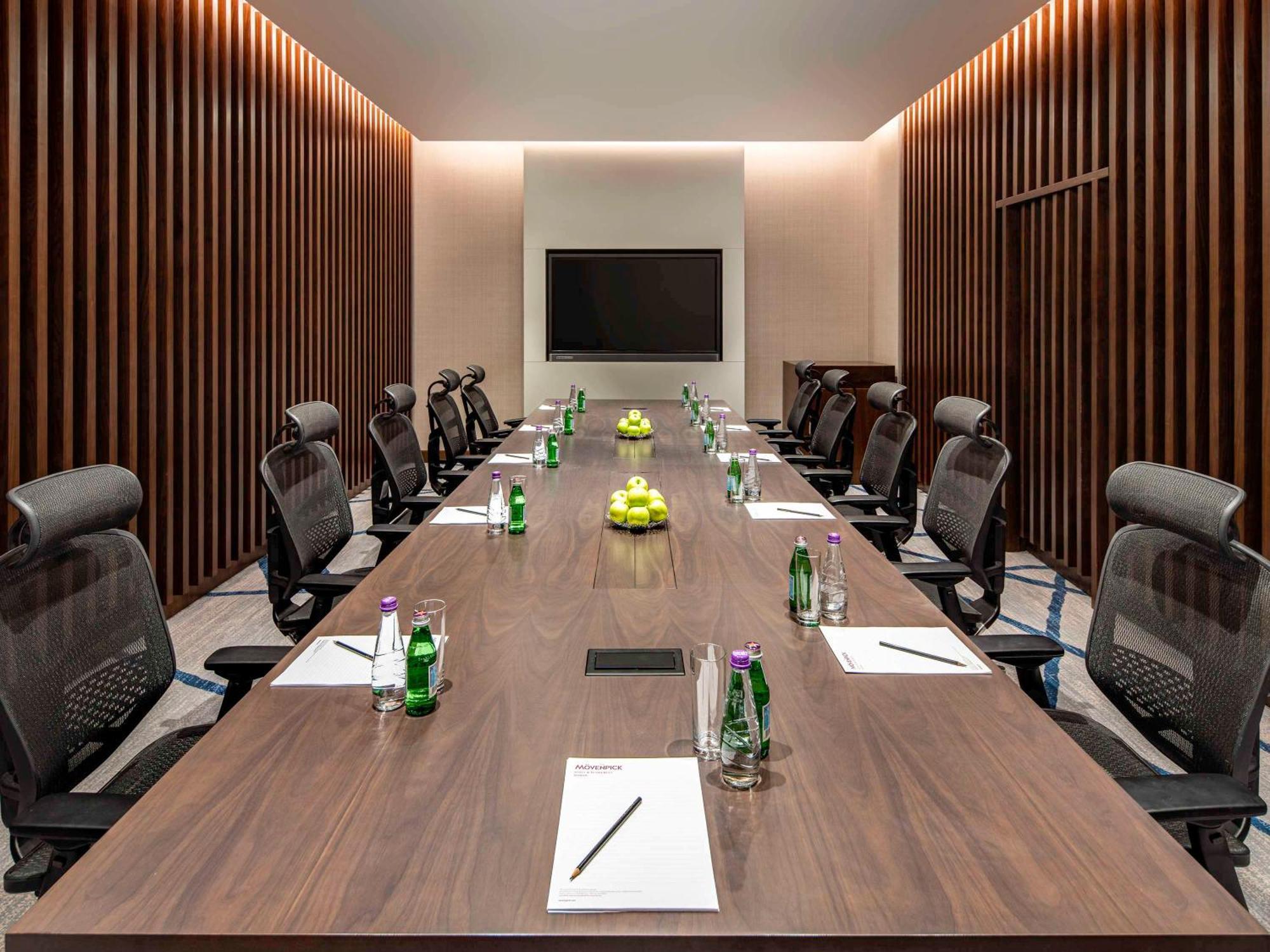 Movenpick Hotel And Residences Riaad Buitenkant foto Meeting room