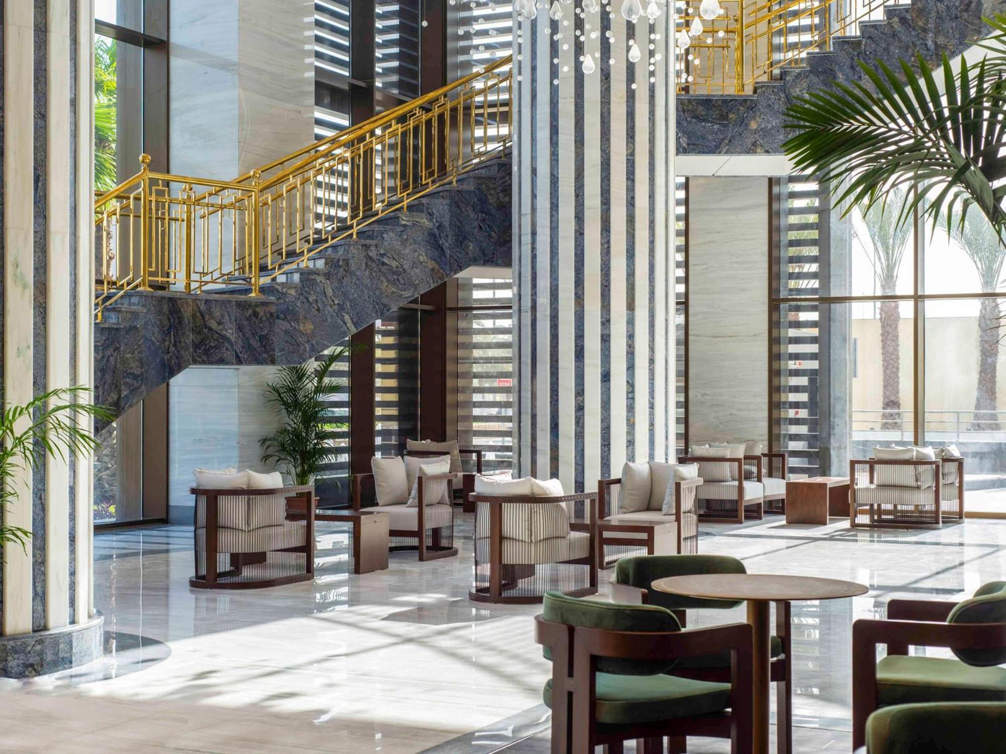 Movenpick Hotel And Residences Riaad Buitenkant foto Lobby