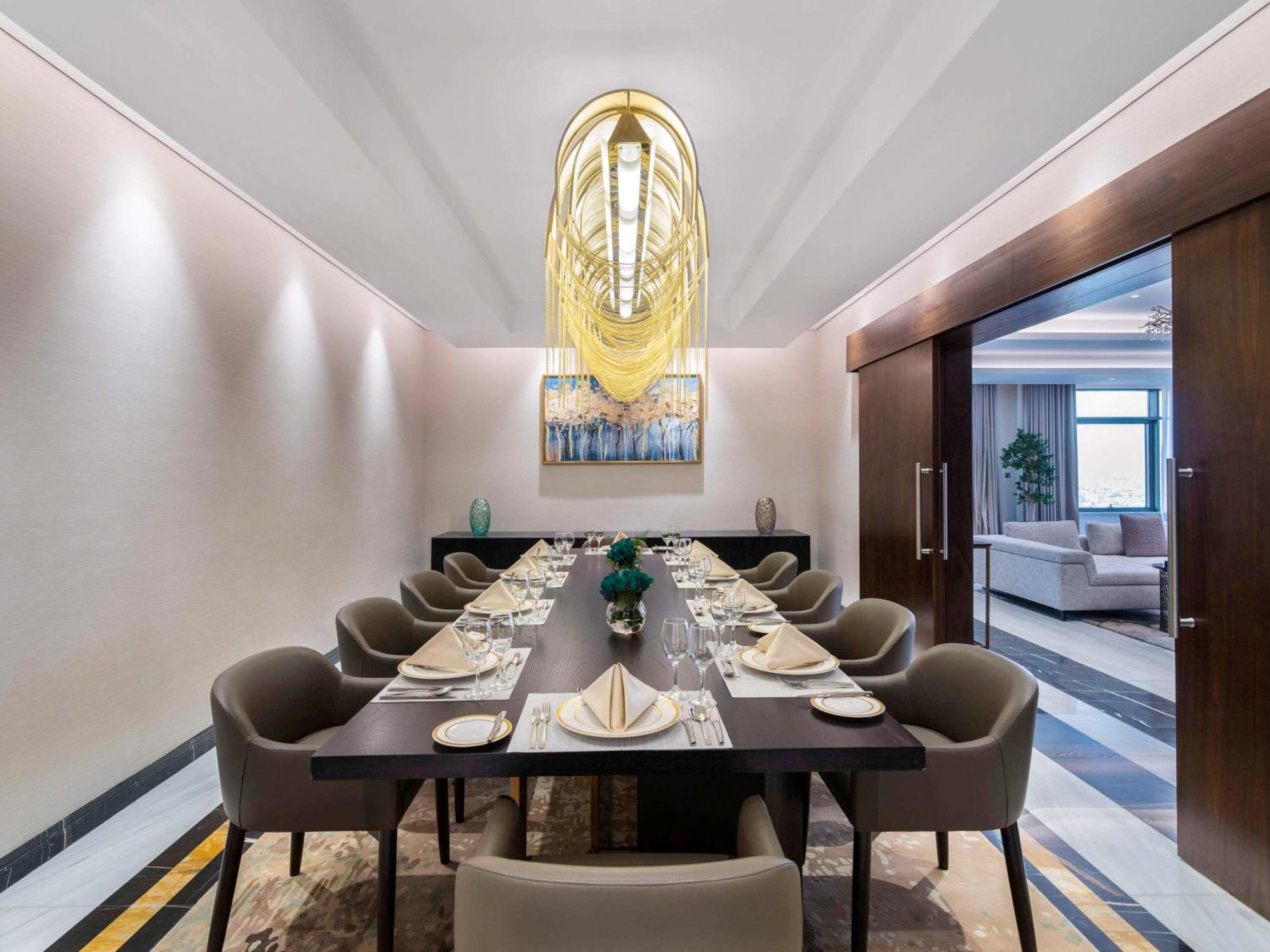 Movenpick Hotel And Residences Riaad Buitenkant foto The private dining room at the hotel