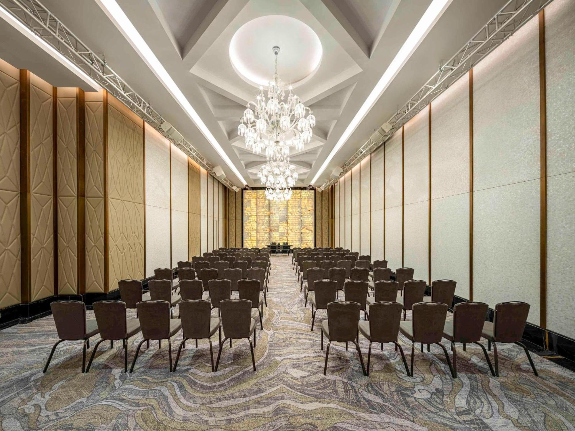 Movenpick Hotel And Residences Riaad Buitenkant foto The ballroom