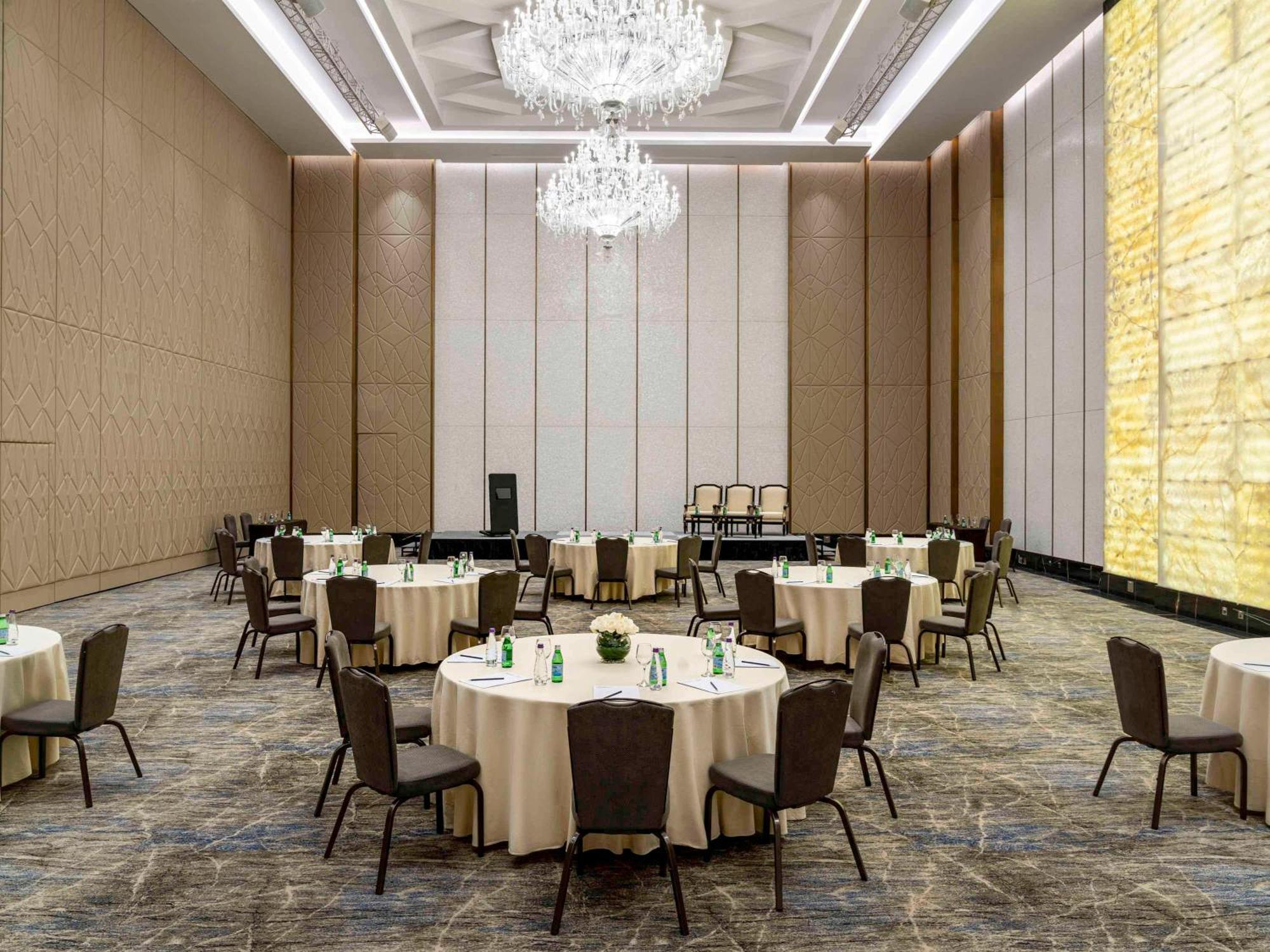 Movenpick Hotel And Residences Riaad Buitenkant foto The ballroom