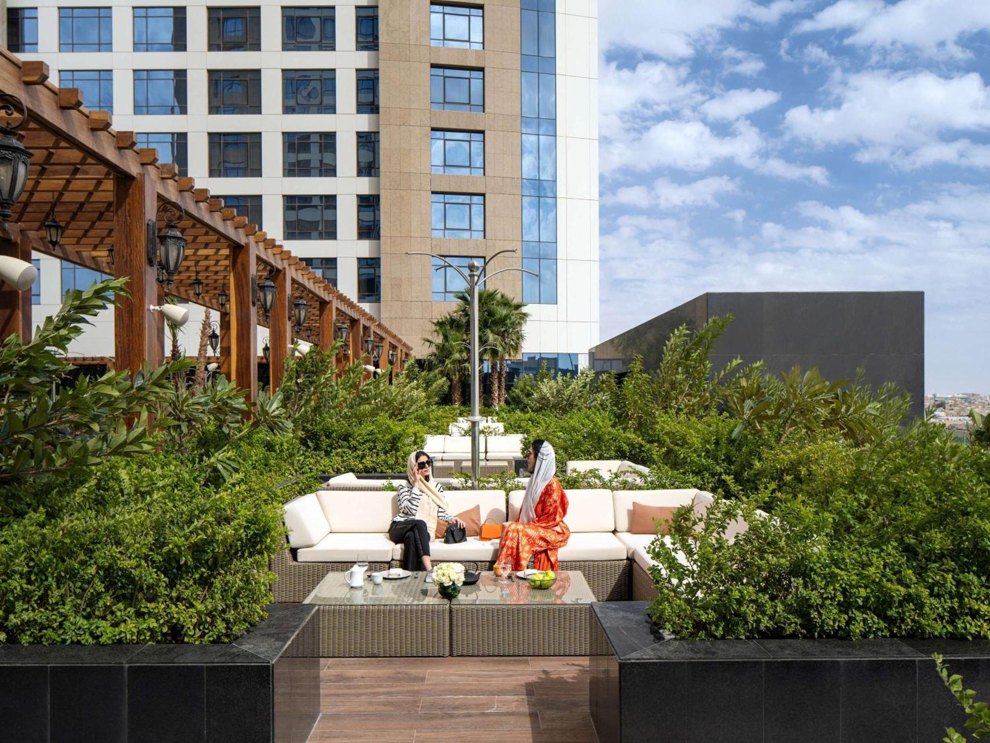 Movenpick Hotel And Residences Riaad Buitenkant foto The Park, Hyderabad