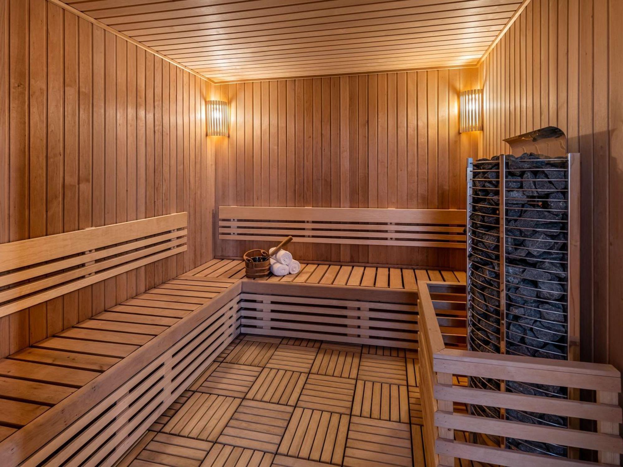 Movenpick Hotel And Residences Riaad Buitenkant foto A modern Finnish sauna